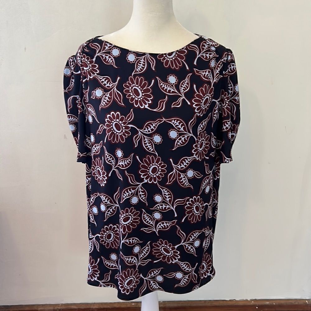 Ann Taylor black burgundy floral short sleeve blouse Size M